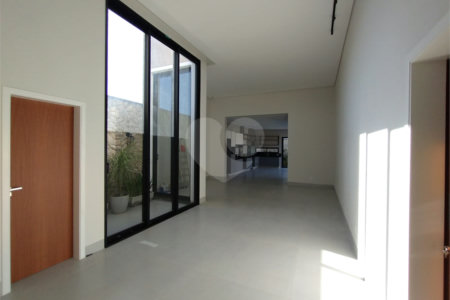 Casa à venda com 3 suítes no condomínio Residencial Golden Ville, Itapetininga - SP