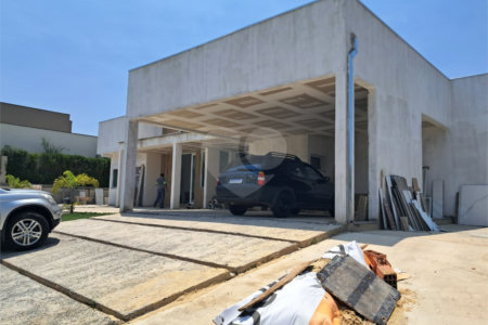Casa à venda com 3 suítes no condomínio Terras de Mont Serrat, Salto - SP
