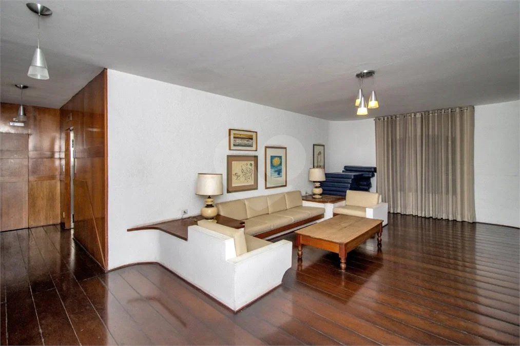 Cobertura Itaim 260 m2 , 3 suítes e 2 vagas de garagem