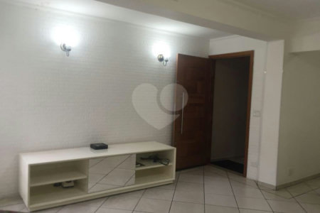 Casa à venda com 3 quartos, sendo 1 suíte, em Santa Teresinha, São Paulo, SP