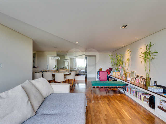 Apartamento à venda com 4 quartos, sendo 1 suíte,  em Santo Amaro, São Paulo, SP