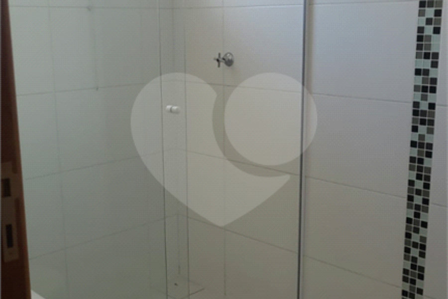 Casa à venda ou para alugar com 2 suítes no condomínio Santa Teresinha, São Paulo - SP