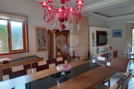 Casa à venda com 4 quartos, sendo 2 suítes, no condomínio Fazendinha Chácara Vale do Rio Cotia, Carapicuíba - SP