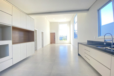 Casa à venda com 3 quartos, sendo 1 suíte, no condomínio Reserva Central Parque, Salto - SP