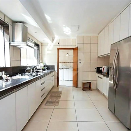 Sobrado à venda com 4 quartos, sendo 3 suítes, em Interlagos, São Paulo, SP