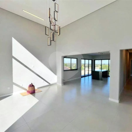 Casa à venda com 3 suítes no condomínio Ninho Verde II, Pardinho - SP