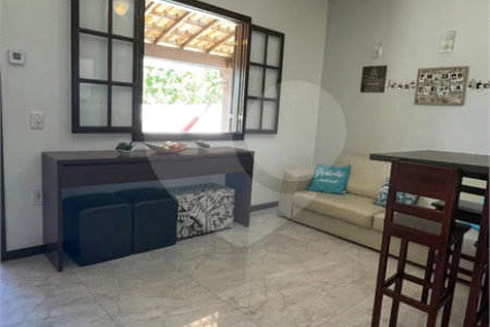 Casa à venda com 4 quartos, sendo 2 suítes, em Caravelas, Armação dos Búzios, RJ
