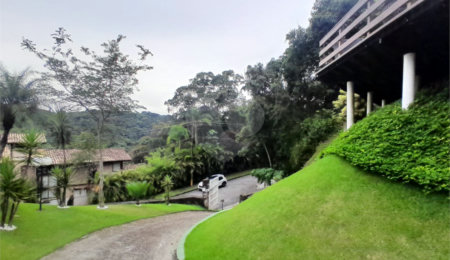 Casa à venda com 3 quartos, sendo 1 suíte,  no condomínio Alpes da Cantareira, Mairiporã - SP