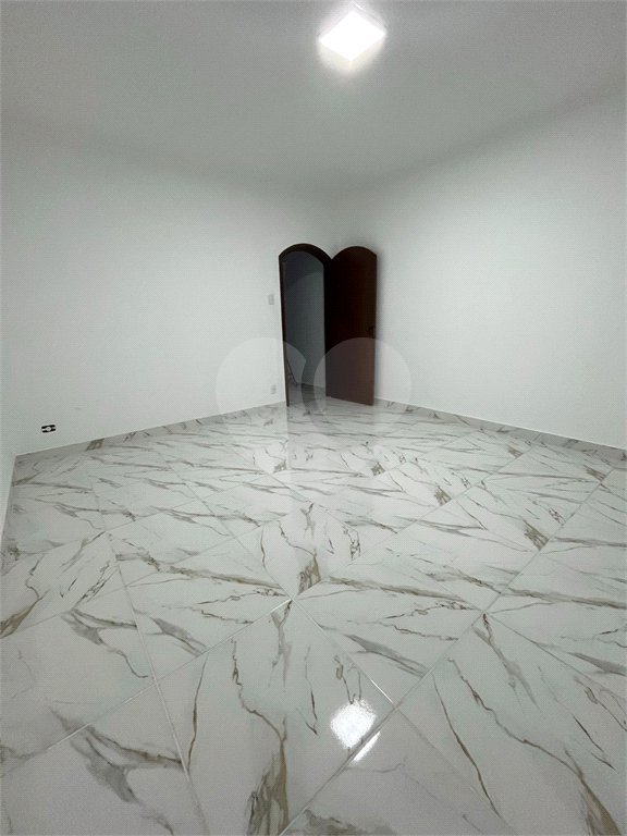 Sobrado à venda com 3 quartos em Vila Laís, São Paulo, SP
