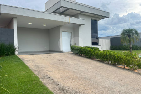 Casa à venda com 3 quartos, sendo 1 suíte, no condomínio Village Ipanema 2, Araçoiaba da Serra - SP