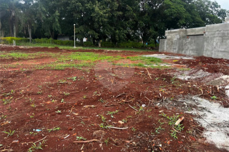 Terreno à venda com 3 quartos, sendo 1 suíte, em Vila Carolina, Itapetininga, SP