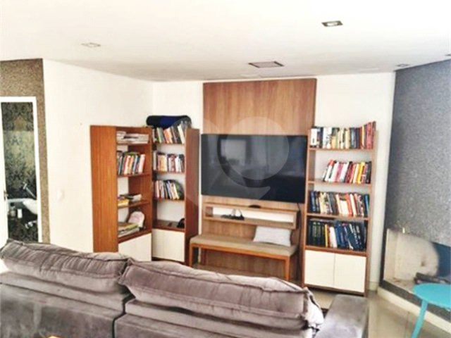 Casa à venda com 4 quartos, sendo 3 suítes,  no condomínio Domus, São Paulo - SP