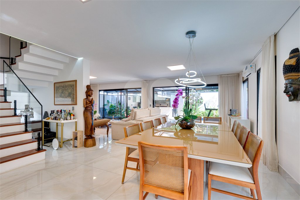 Casa à venda com 4 suítes no condomínio Villa Suiça, São Paulo - SP