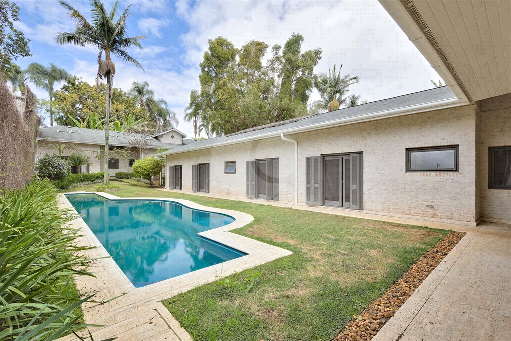 Casa Térrea à venda com 5 quartos, sendo 3 suítes, em Alto da Boa Vista, São Paulo, SP