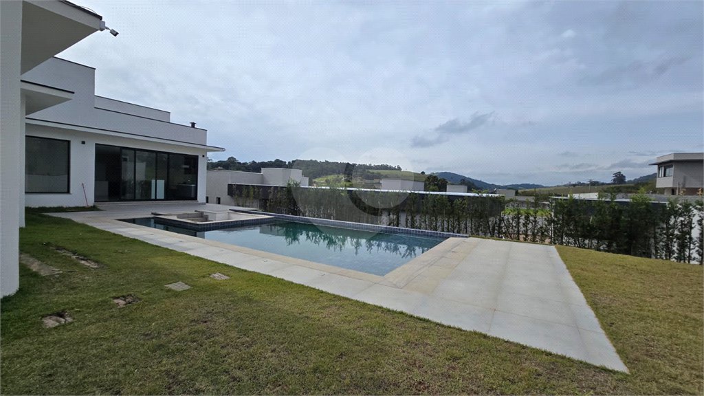 Casa à venda ou para alugar com 5 quartos, sendo 4 suítes,  no condomínio Equilibrium, Atibaia - SP