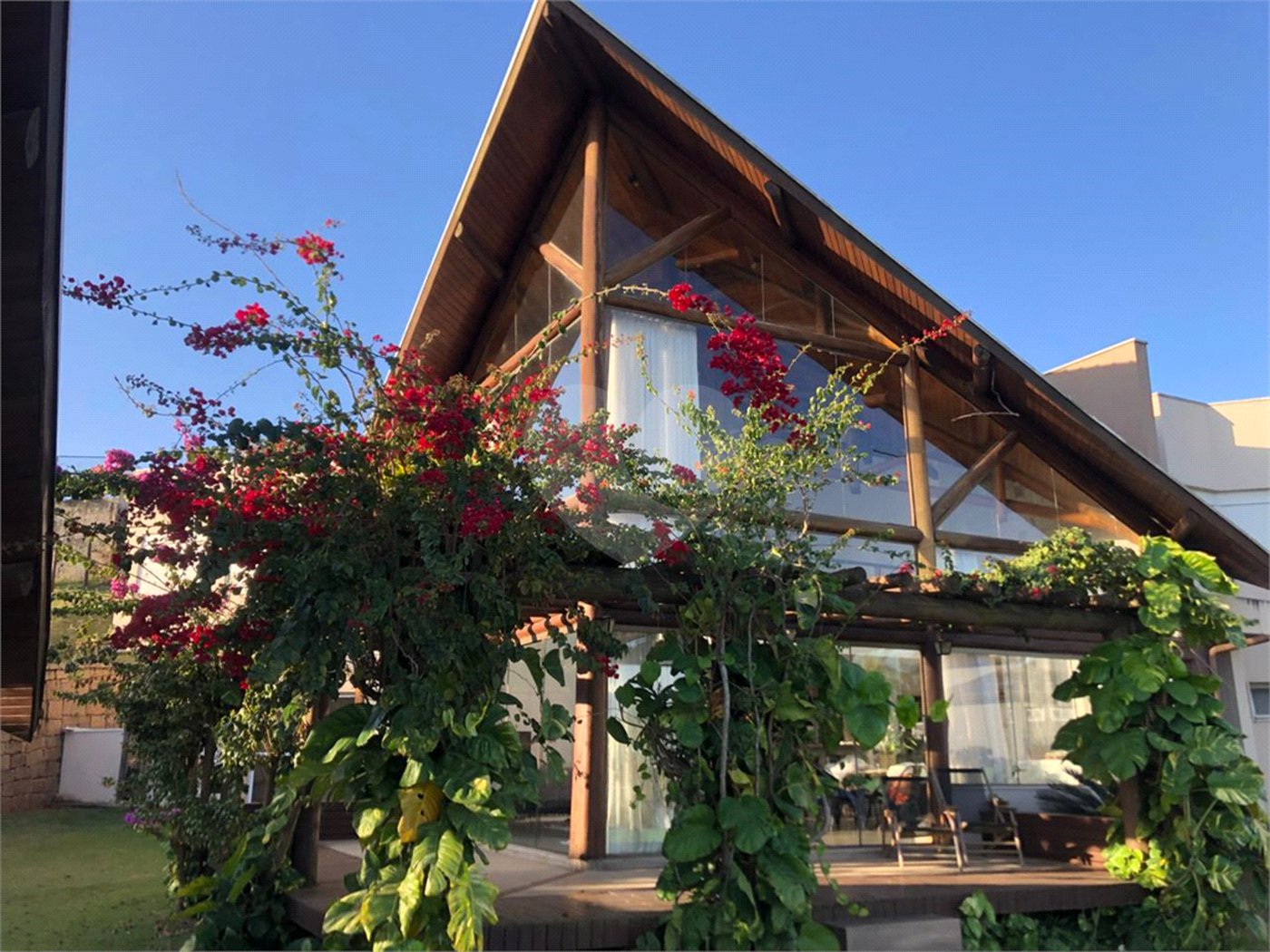Casa à venda com 6 suítes no condomínio Jardim Primavera, Louveira - SP