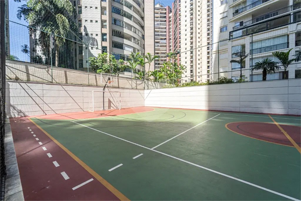 Apartamento à venda em Moema