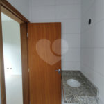 Casa térrea em Atibaia com 3 suítes, sala 2 ambientes, 2 vagas garagem, excelente localização, pronta para morar