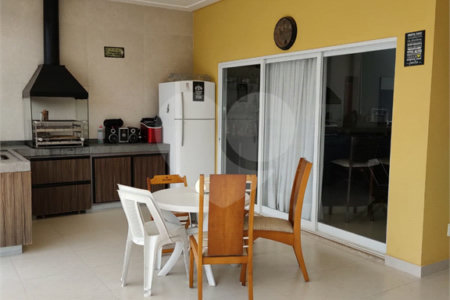Casa à venda com 4 quartos, sendo 2 suítes, no condomínio Residencial Villaggio Paradiso, Itatiba - SP