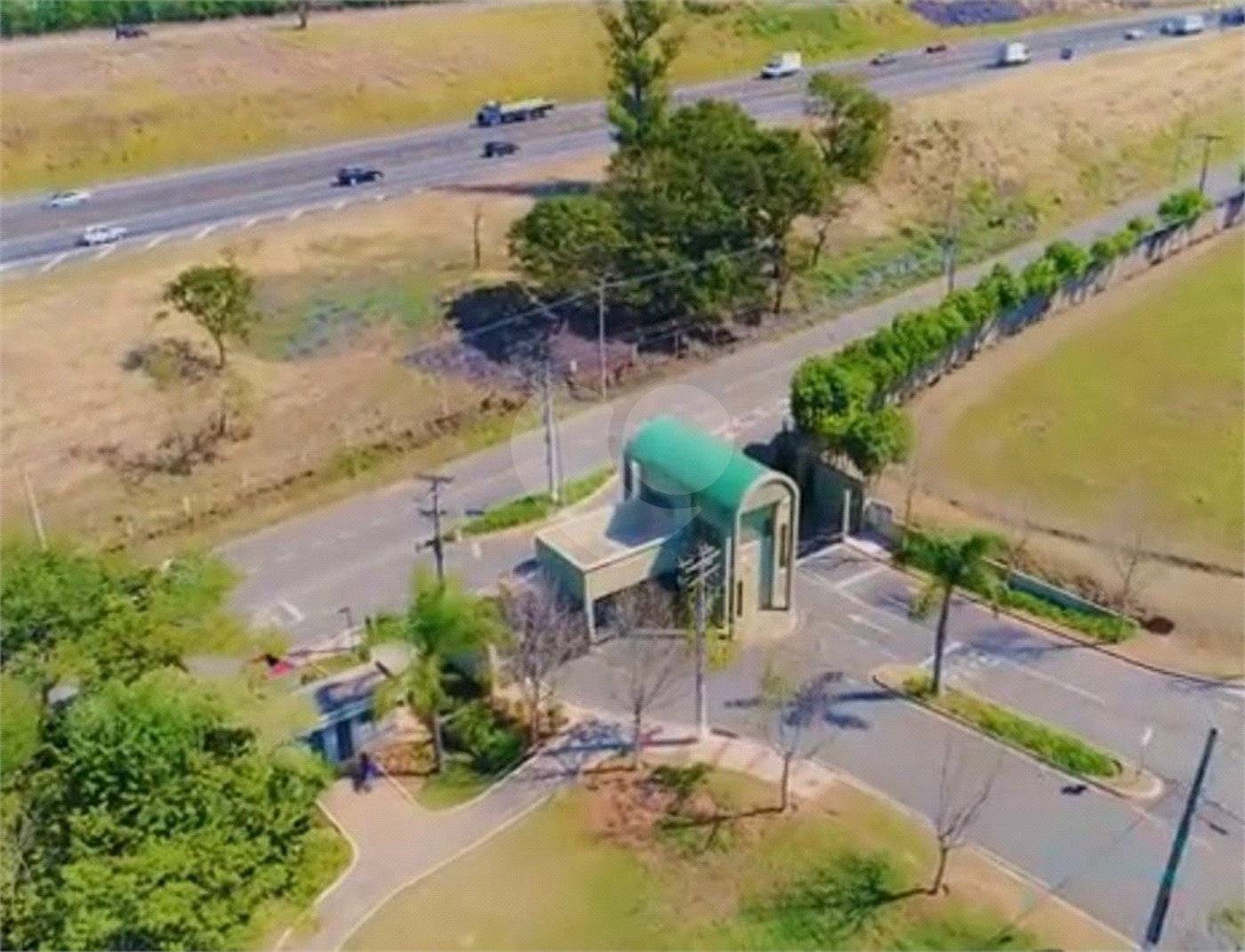 Casa à venda com 3 suítes no condomínio Villa Lombarda, Valinhos - SP