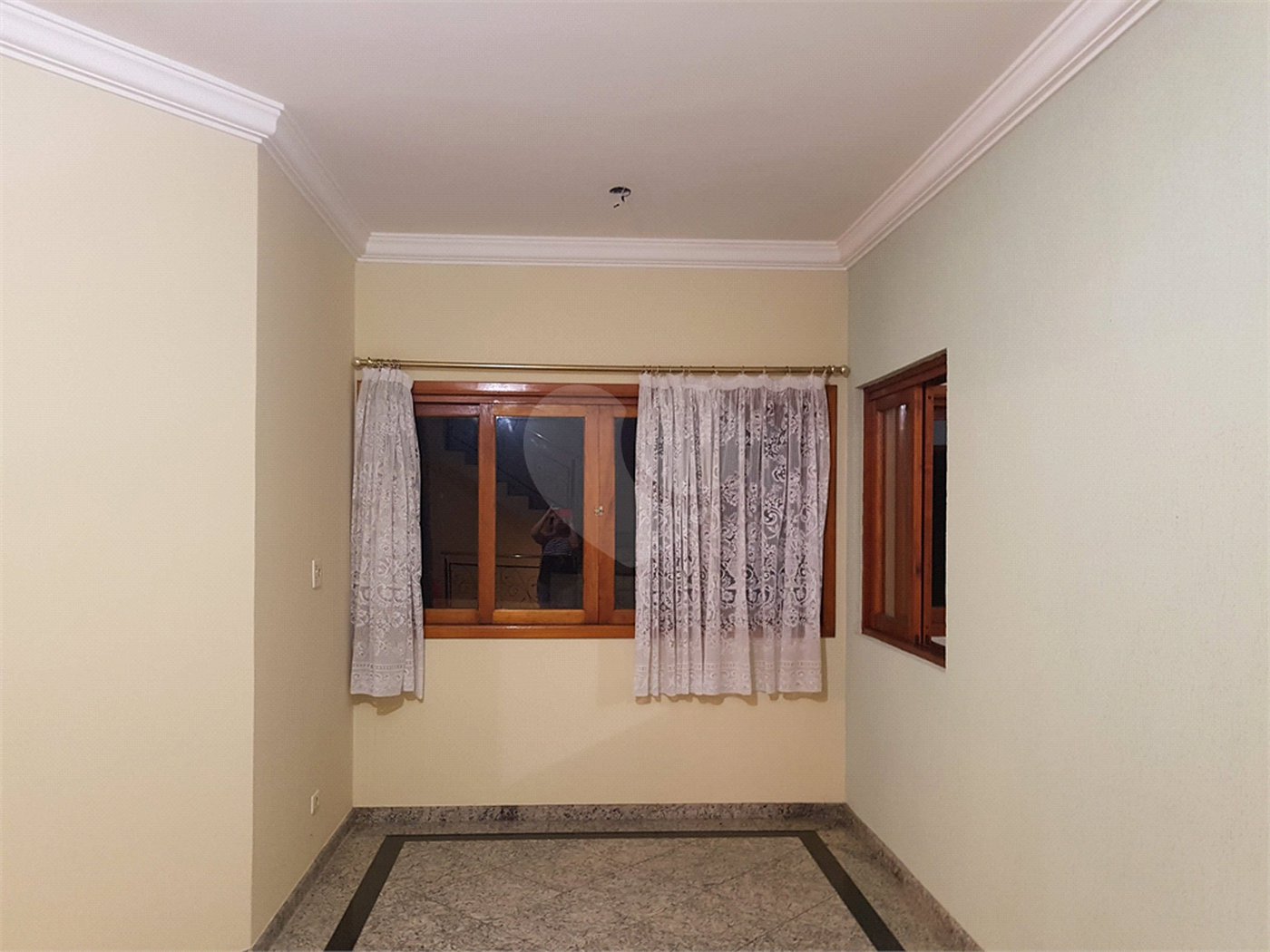 Casa à venda com 4 quartos, sendo 2 suítes, no condomínio Alpes da Cantareira, Mairiporã - SP