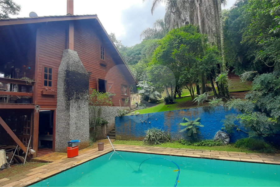 Casa à venda com 4 quartos, sendo 2 suítes, no condomínio Associação Reserva das Hortênsias, Mairiporã - SP