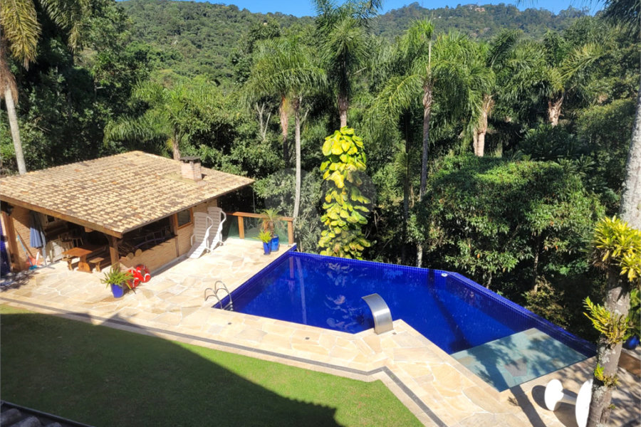 Casa à venda com 3 quartos, sendo 1 suíte,  no condomínio Residencial Bosque da Serra, Mairiporã - SP