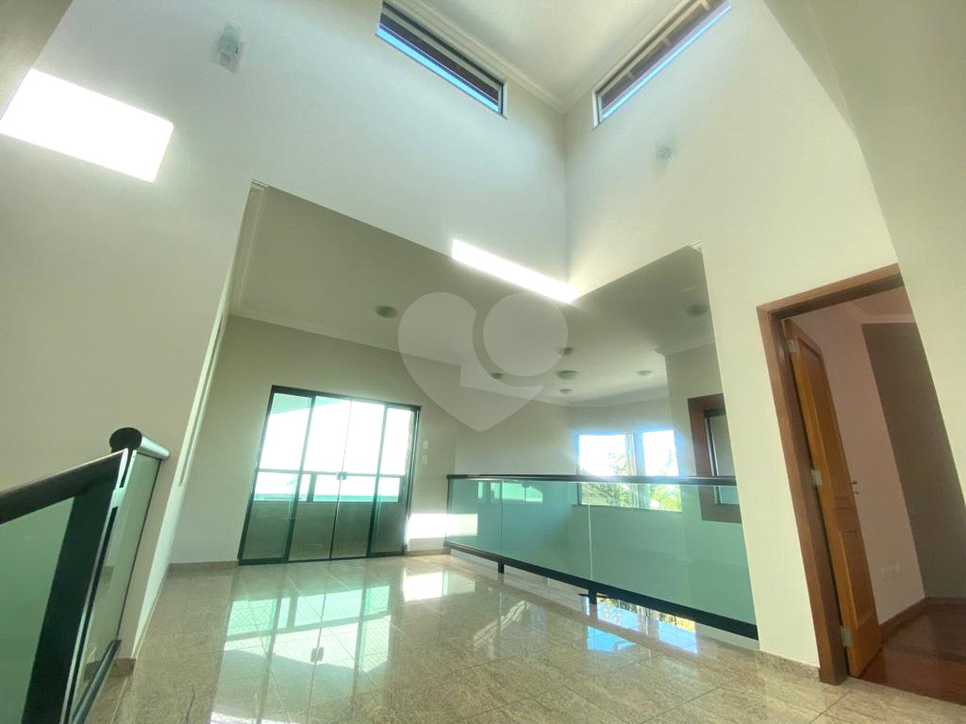 Casa à venda com 4 quartos, sendo 2 suítes, no condomínio Bosque de Grevilea, Vinhedo - SP