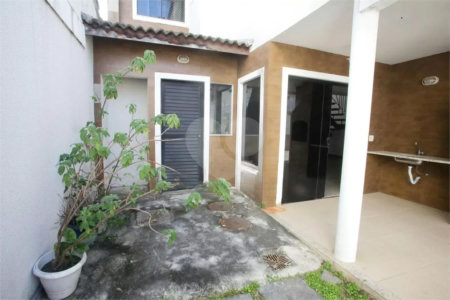 Casa à venda com 4 quartos, sendo 3 suítes, no condomínio Lícia de Alvarenga, Rio de Janeiro - RJ