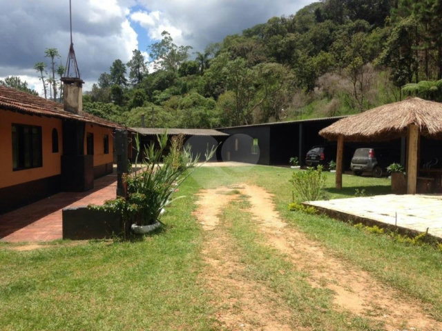 Casa à venda com 6 quartos, sendo 2 suítes,  em Roseira, Mairiporã, SP