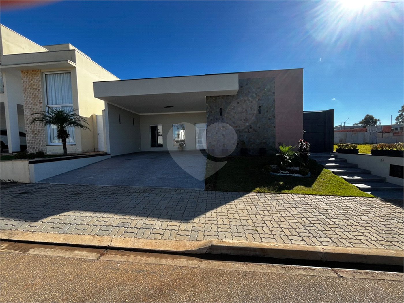 Casa à venda com 3 quartos, sendo 1 suíte, no condomínio Residencial Golden Ville, Itapetininga - SP