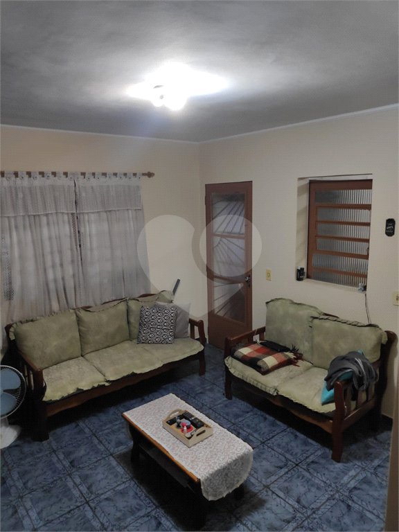 Casa à venda com 3 quartos, sendo 1 suíte, em Vila Nivi, São Paulo, SP