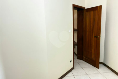 Sobrado para alugar com 4 quartos, sendo 2 suítes,  no Centro, Três Lagoas, MS
