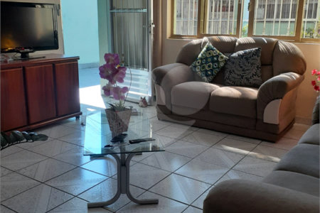 Sobrado à venda com 4 quartos em Vila Correa, Ferraz de Vasconcelos, SP