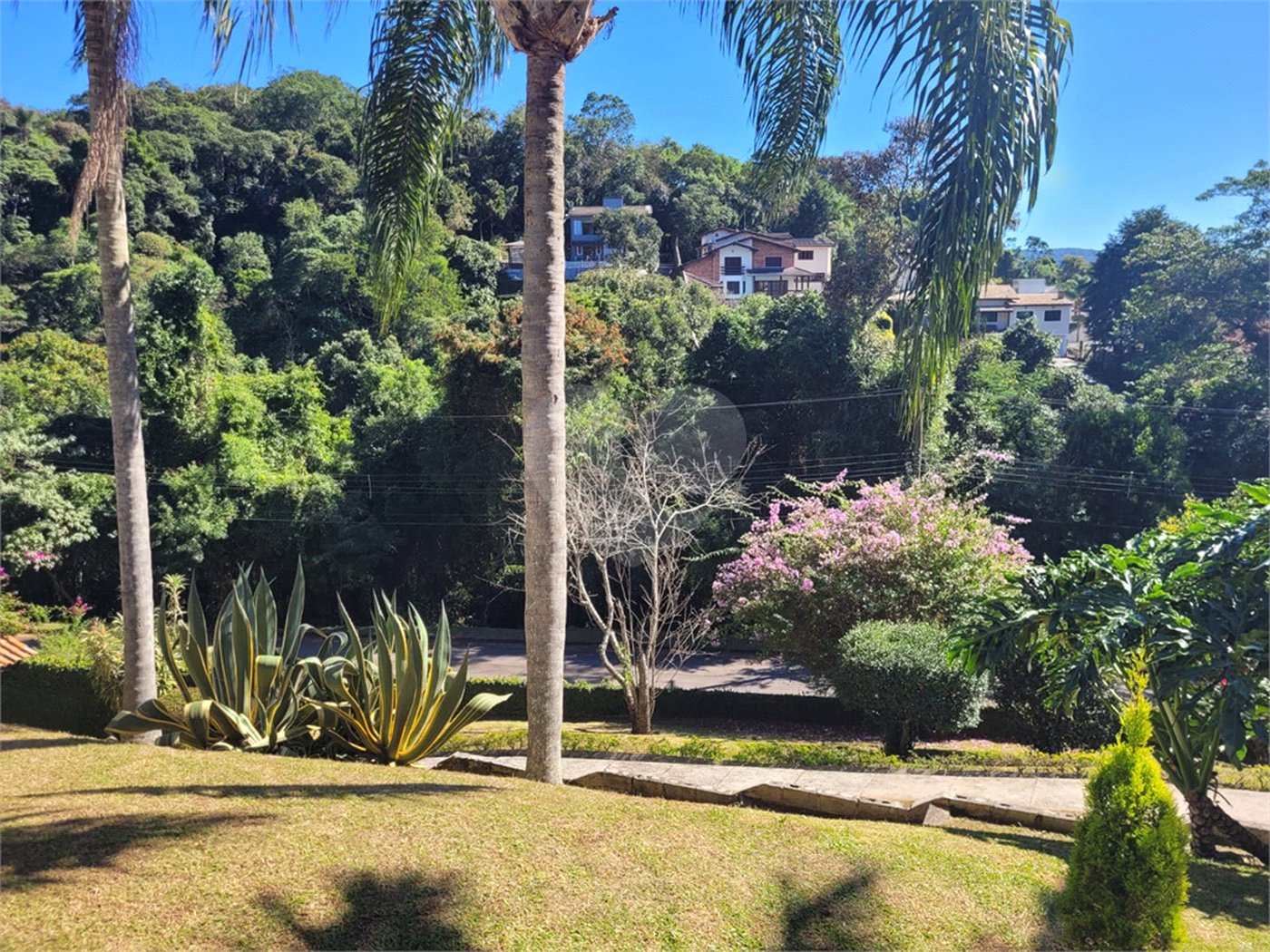 Casa à venda com 3 quartos, sendo 1 suíte, no condomínio Alpes da Cantareira, Mairiporã - SP