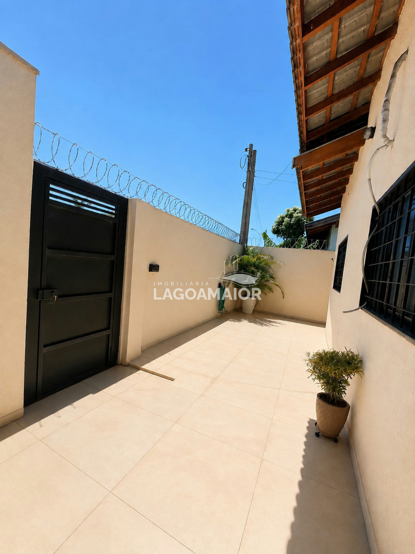 Casa à venda com 3 quartos, sendo 1 suíte, em Jardim dos Ipes, Três Lagoas, MS