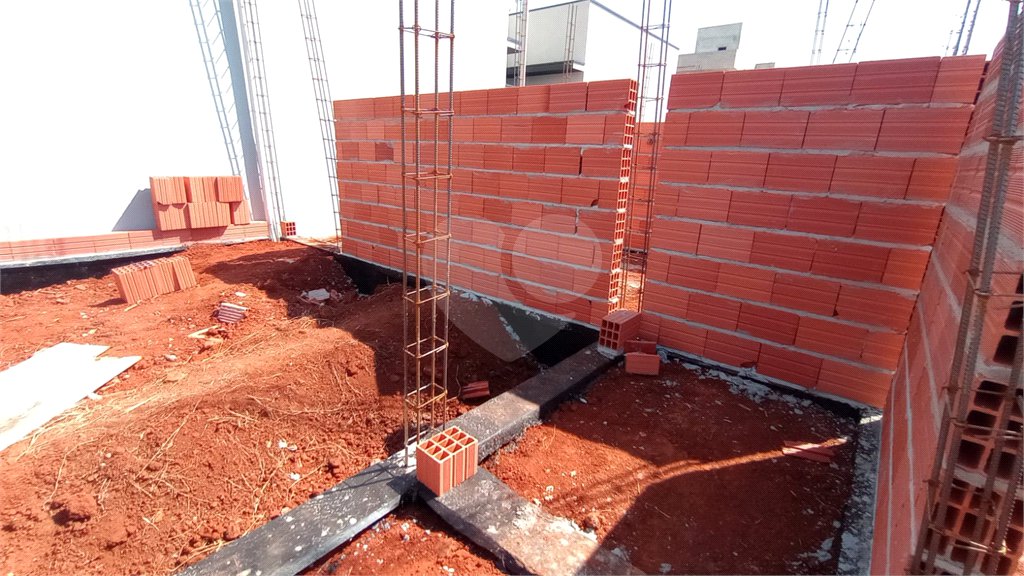 Casa à venda com 3 quartos, sendo 1 suíte, no condomínio Residencial Golden Ville, Itapetininga - SP
