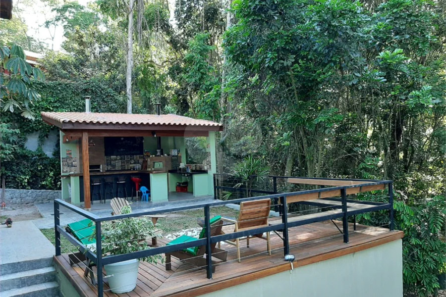 Casa à venda ou para alugar com 5 quartos, sendo 4 suítes, no condomínio Associação Reserva das Hortênsias, Mairiporã - SP