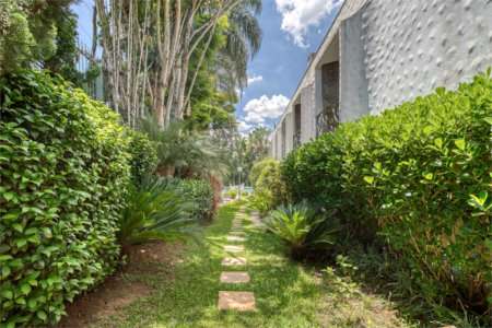 Casa Térrea à venda com 4 suítes em Jardim Cordeiro, São Paulo, SP