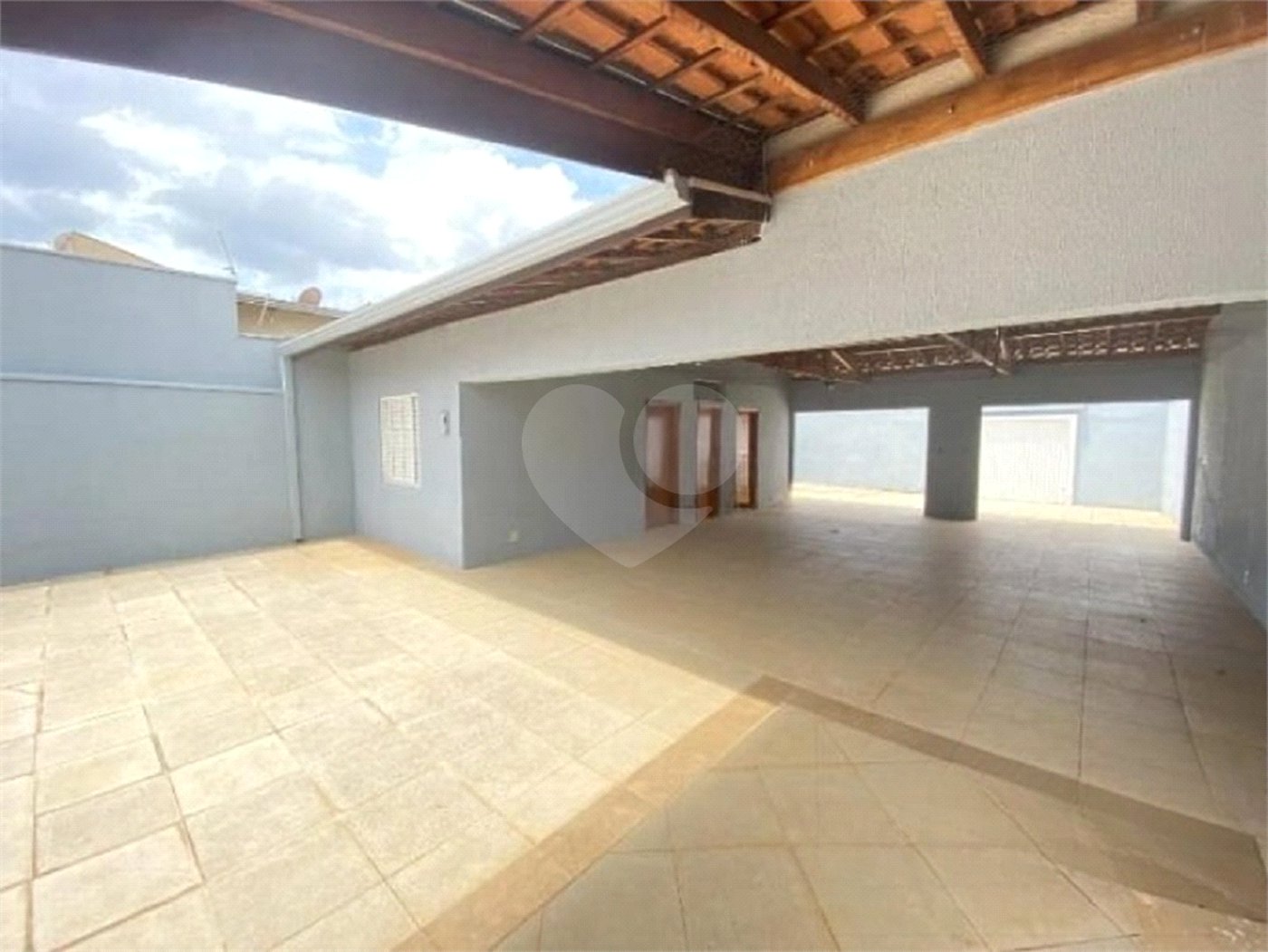 Casa à venda com 3 dormitórios, sendo 1 suite e ampla área de lazer no Jardim Brasil