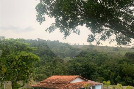 Casa à venda com 3 quartos, sendo 1 suíte, no condomínio Alpes Douro, Bom Jesus dos Perdões - SP