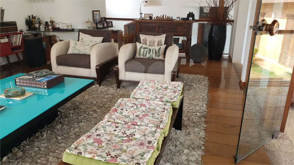 Casa de Vila à venda com 3 quartos, sendo 2 suítes, em Jardim Emília, Sorocaba, SP
