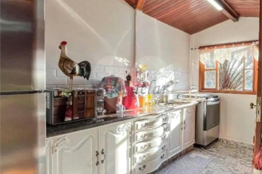 Casa à venda com 3 quartos, sendo 1 suíte, no condomínio Associação Reserva das Hortênsias, Mairiporã - SP