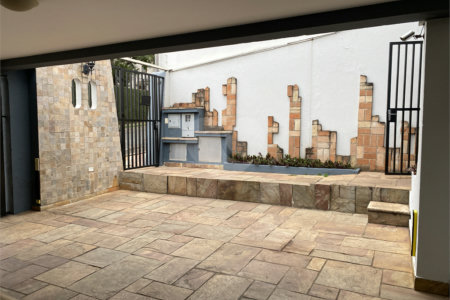 Casa à venda com 3 suítes em Jardim Leonor, São Paulo, SP