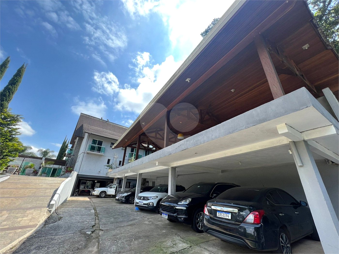 Casa à venda com 6 quartos, sendo 5 suítes, no condomínio Alpes da Cantareira, Mairiporã - SP