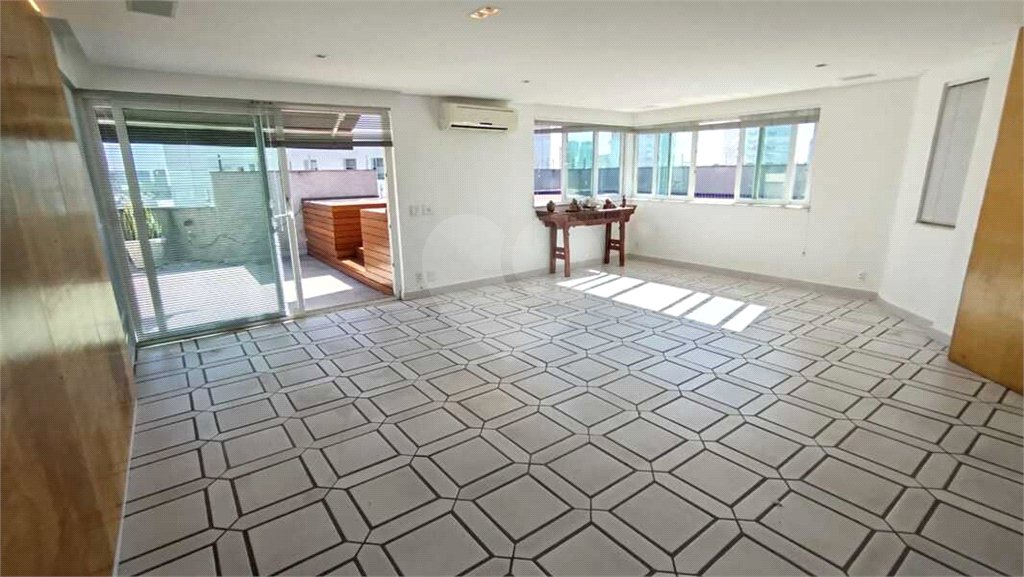 Duplex para alugar com 3 suítes em Real Parque, São Paulo, SP