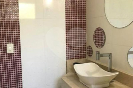 Casa à venda com 4 quartos, sendo 2 suítes, no condomínio Terras de São Francisco, Vinhedo - SP
