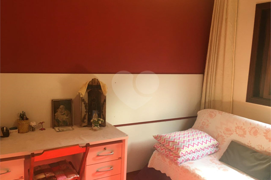 Casa à venda com 3 quartos, sendo 1 suíte, no condomínio Morada de Itapuã, São Paulo - SP