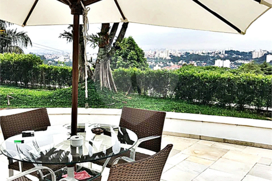 Casa à venda com 4 suítes no condomínio Residencial Jd. Ibiratiba, São Paulo - SP