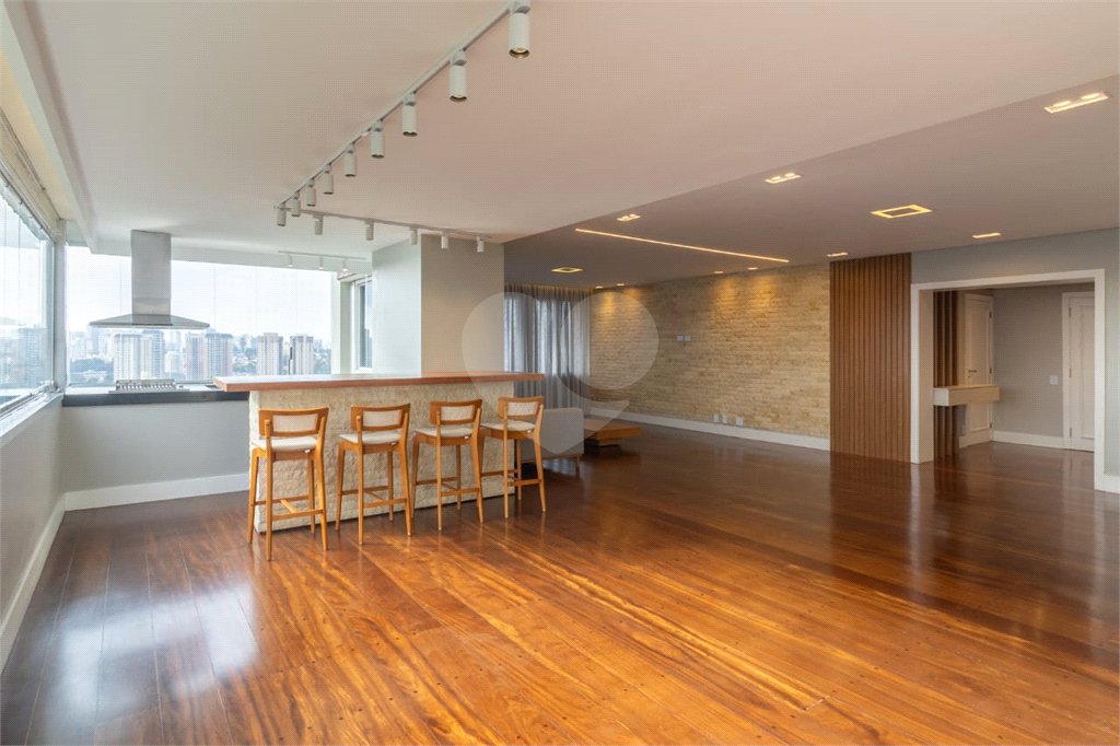 Apartamento à venda com 4 suítes em Vila Sofia, São Paulo, SP